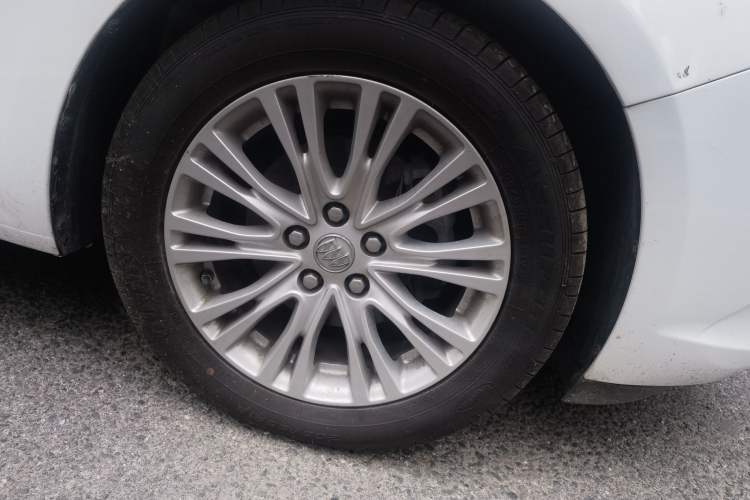 Used Buick GT 2016 15N Automatic Elite Edition Right Front Wheel Hub