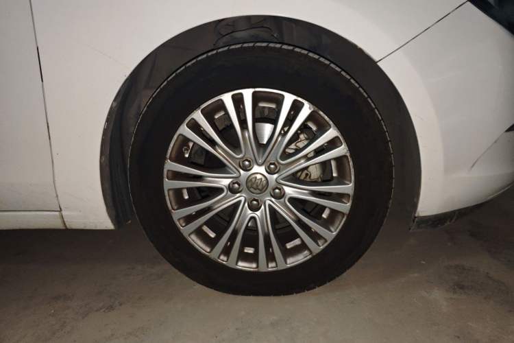 Used Buick GT 2016 15N Automatic Elite Edition Right Front Wheel Hub