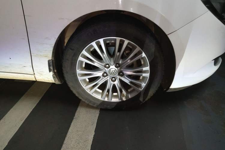 Used Buick GT 2016 15N Automatic Elite Edition Right Front Wheel Hub