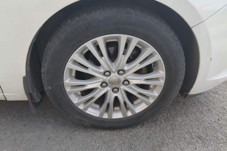Used Buick GT 2016 15N Automatic Elite Edition Right Front Wheel Hub