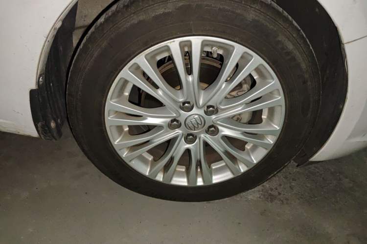 Used Buick GT 2016 15N Automatic Elite Edition Right Front Wheel Hub