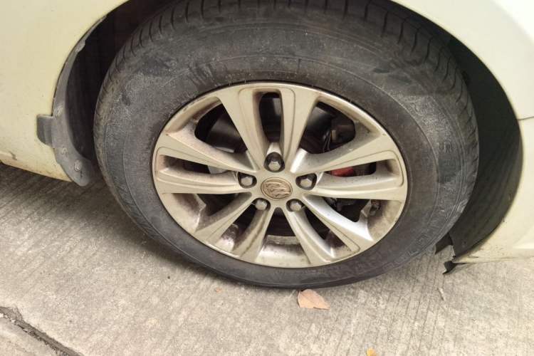 Used Buick GT 2016 15N Manual Entry-Level Trim Right Front Wheel Hub
