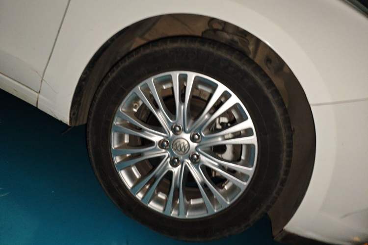 Used Buick GT 2016 15N Manual Elite Edition Right Front Wheel Hub
