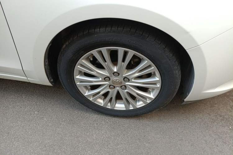 Used Buick GT 2016 15N Automatic Luxury Edition Right Front Wheel Hub