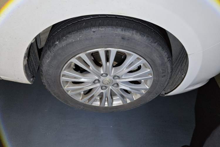 Used Buick GT 2016 15N Automatic Elite Edition Right Front Wheel Hub