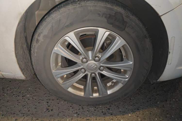 Used Buick GT 2016 15N Automatic Entry-Level Trim Right Front Wheel Hub