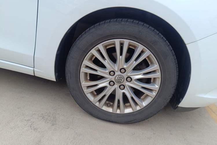 Used Buick GT 2016 15N Automatic Elite Edition Right Front Wheel Hub