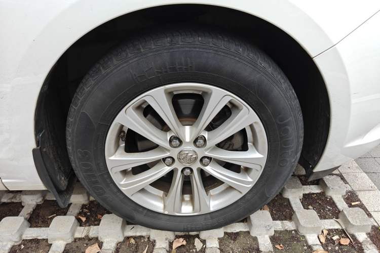 Used Buick GT 2016 15N Manual Entry-Level Trim Right Front Wheel Hub