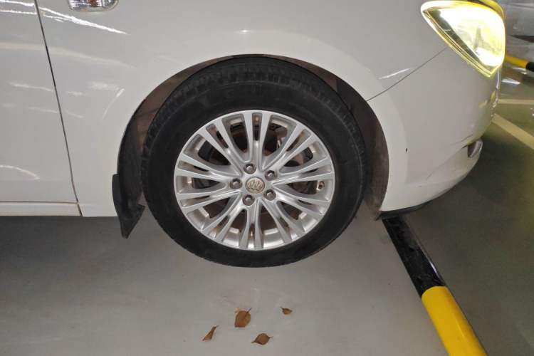 Used Buick GT 2016 15N Automatic Elite Edition Right Front Wheel Hub