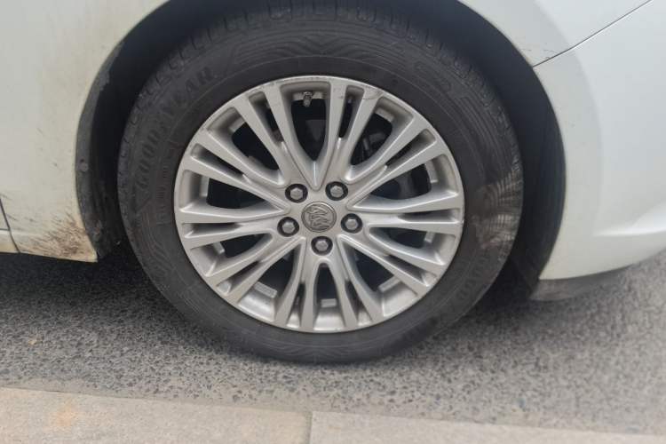 Used Buick GT 2016 15N Automatic Elite Edition Right Front Wheel Hub
