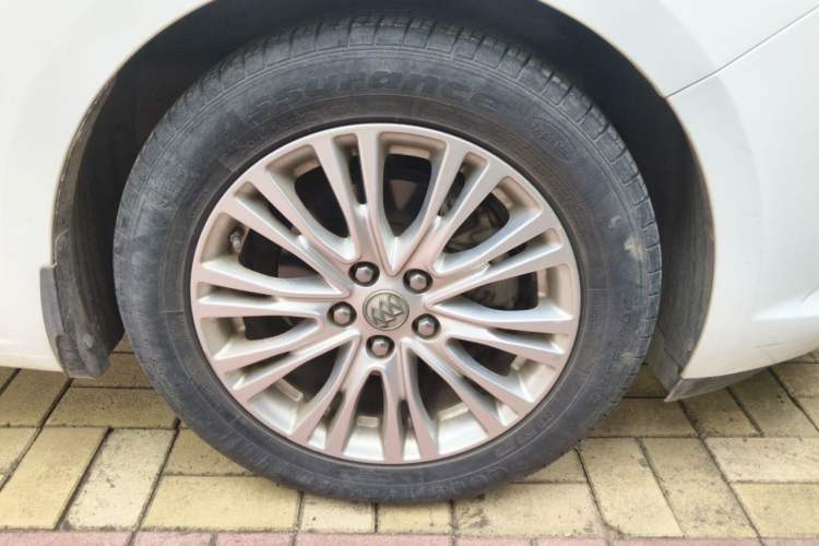 Used Buick GT 2016 15N Manual Luxury Version Right Front Wheel Hub