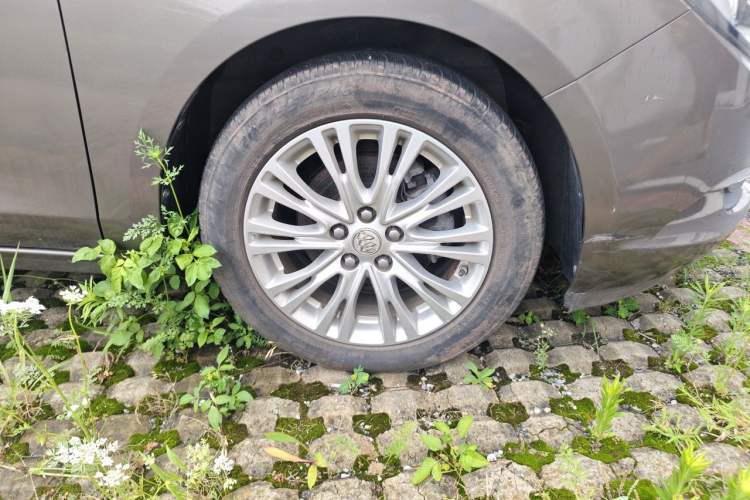 Used Buick GT 2016 15N Automatic Luxury Edition Right Front Wheel Hub