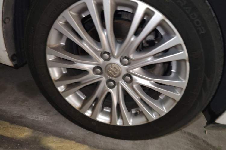 Used Buick GT 2016 15N Automatic Elite Edition Right Front Wheel Hub