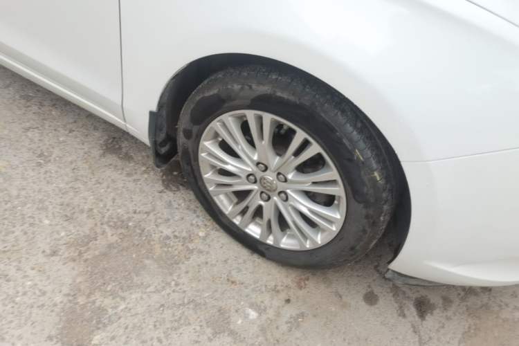 Used Buick GT 2016 15N Automatic Elite Edition Right Front Wheel Hub