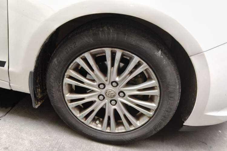 Used Buick GT 2016 15N Automatic Luxury Edition Right Front Wheel Hub