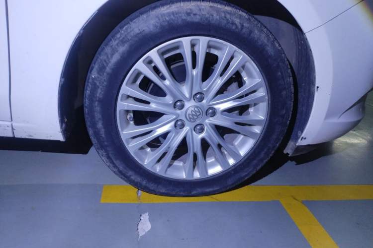 Used Buick GT 2016 15N Automatic Elite Edition Right Front Wheel Hub