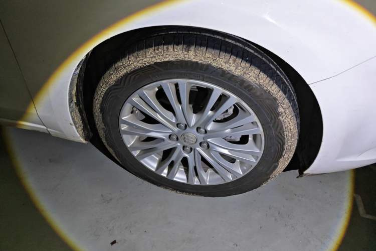 Used Buick GT 2016 15N Automatic Elite Edition Right Front Wheel Hub