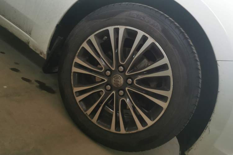 Used Buick GT 2016 18T Dual-Clutch Luxury Model Right Front Wheel Hub