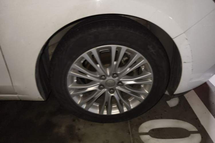 Used Buick GT 2016 15N Automatic Luxury Edition Right Front Wheel Hub