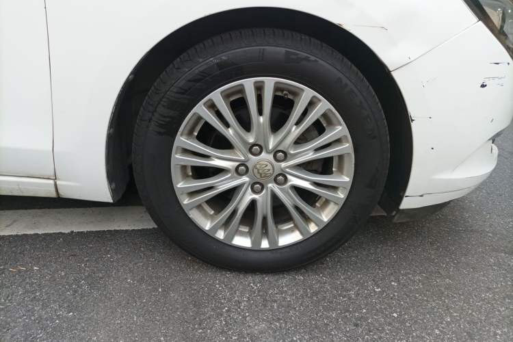 Used Buick GT 2016 15N Automatic Elite Edition Right Front Wheel Hub