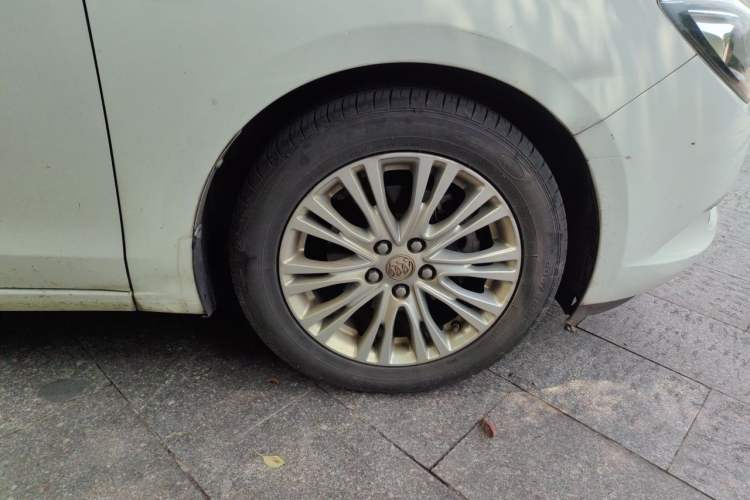 Used Buick GT 2016 15N Automatic Elite Edition Right Front Wheel Hub