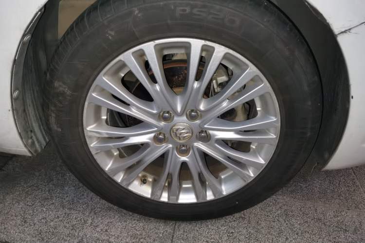 Used Buick GT 2016 15N Automatic Elite Edition Right Front Wheel Hub