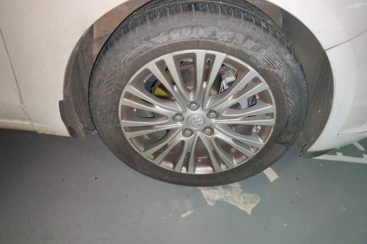 Used Buick GT 2016 15N Automatic Luxury Edition Right Front Wheel Hub