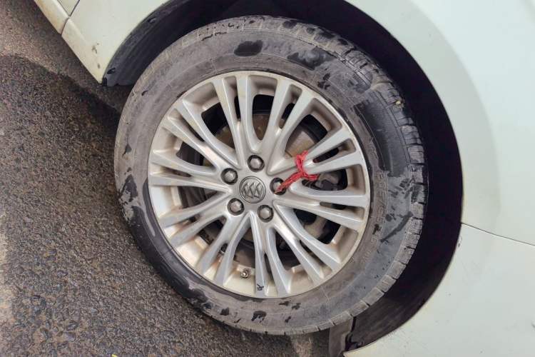 Used Buick GT 2016 15N Automatic Elite Edition Right Front Wheel Hub