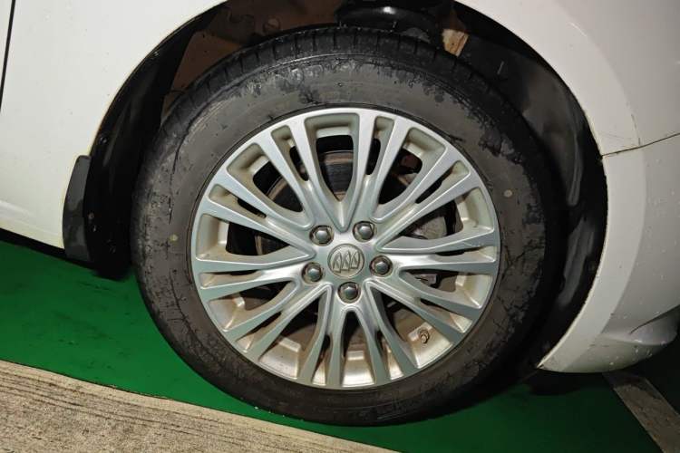 Used Buick GT 2016 15N Automatic Luxury Edition Right Front Wheel Hub