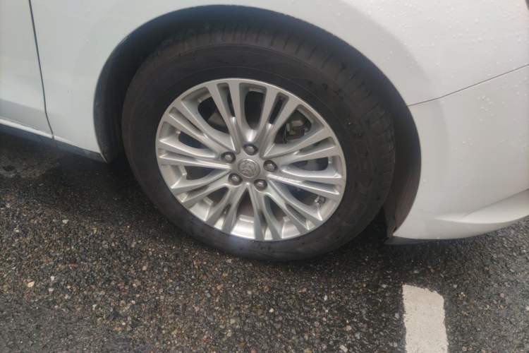 Used Buick GT 2016 15N Automatic Elite Edition Right Front Wheel Hub