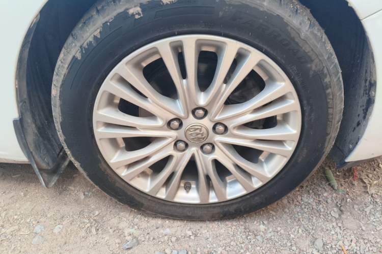 Used Buick GT 2016 15N Automatic Elite Edition Right Front Wheel Hub