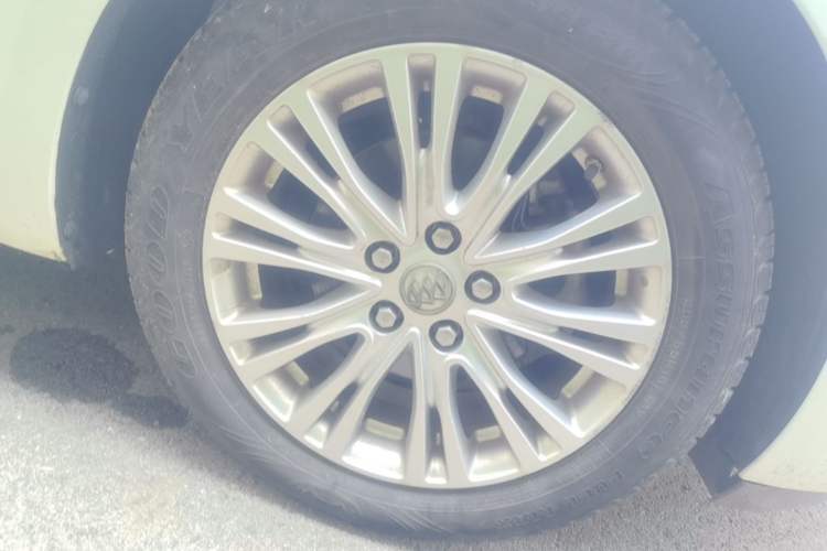 Used Buick GT 2016 15N Automatic Luxury Edition Right Front Wheel Hub