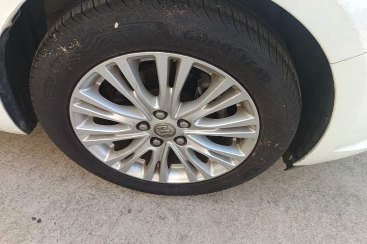 Used Buick GT 2016 15N Automatic Luxury Edition Right Front Wheel Hub