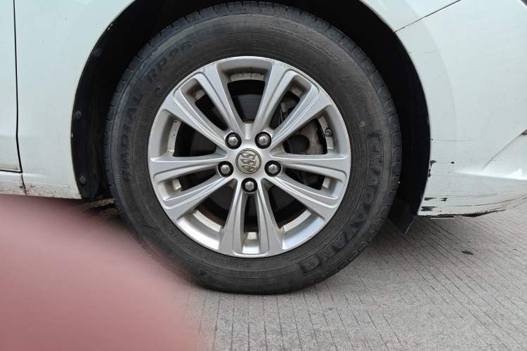 Used Buick GT 2016 15N Automatic Entry-Level Trim Right Front Wheel Hub