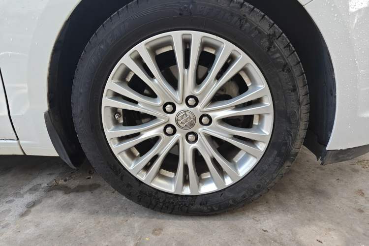 Used Buick GT 2016 15N Automatic Elite Edition Right Front Wheel Hub