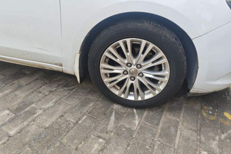 Used Buick GT 2016 15N Manual Elite Edition Right Front Wheel Hub