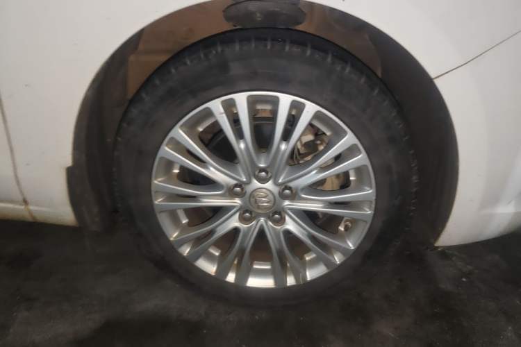 Used Buick GT 2016 15N Automatic Elite Edition Right Front Wheel Hub