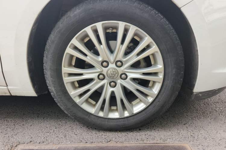 Used Buick GT 2016 15N Automatic Elite Edition Right Front Wheel Hub