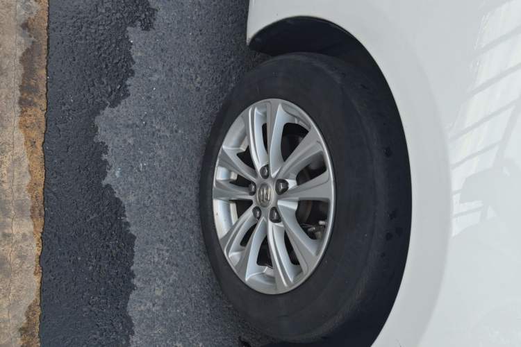 Used Buick GT 2016 15N Automatic Entry-Level Trim Right Front Wheel Hub
