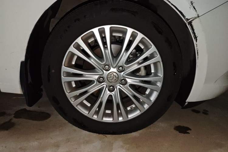 Used Buick GT 2016 15N Automatic Elite Edition Right Front Wheel Hub