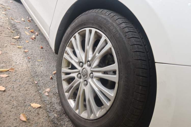 Used Buick GT 2016 15N Automatic Elite Edition Right Front Wheel Hub