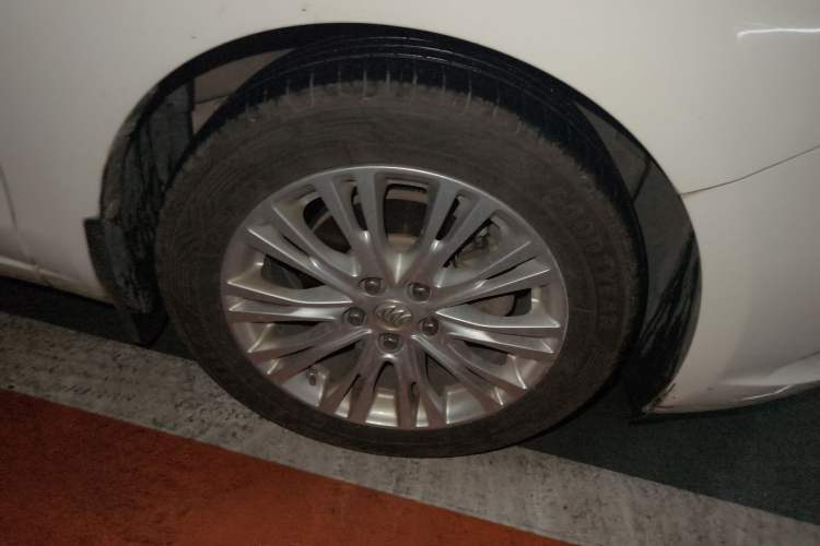 Used Buick GT 2016 15N Manual Luxury Version Right Front Wheel Hub