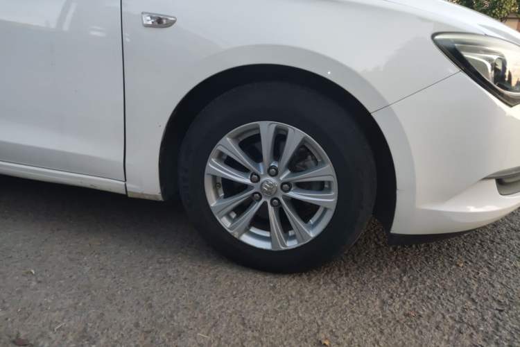 Used Buick GT 2016 15N Manual Entry-Level Trim Right Front Wheel Hub