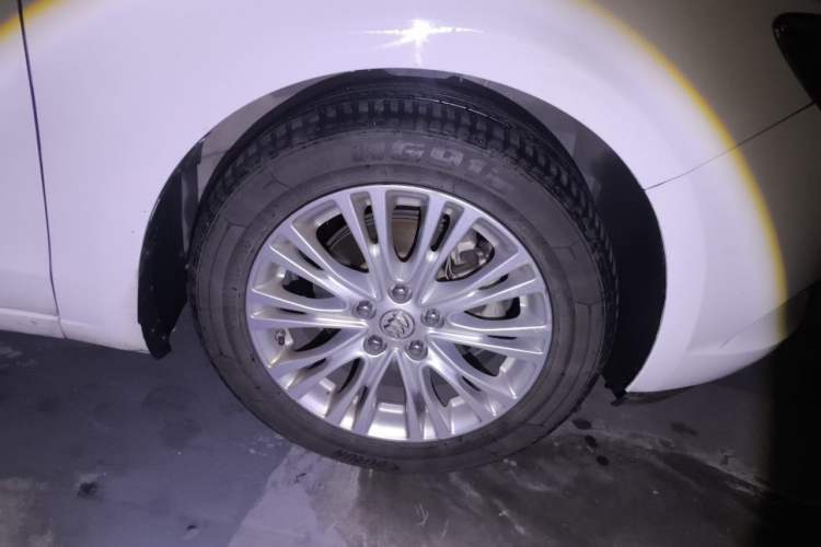Used Buick GT 2016 15N Automatic Elite Edition Right Front Wheel Hub