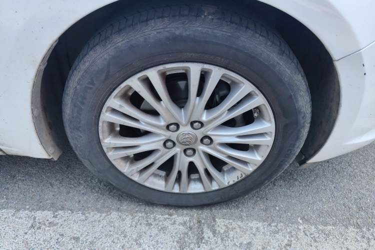 Used Buick GT 2016 15N Manual Elite Edition Right Front Wheel Hub