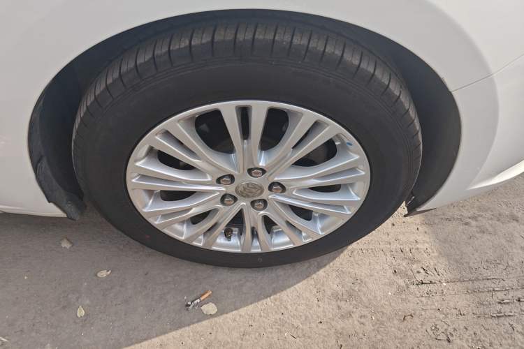 Used Buick GT 2016 15N Automatic Elite Edition Right Front Wheel Hub