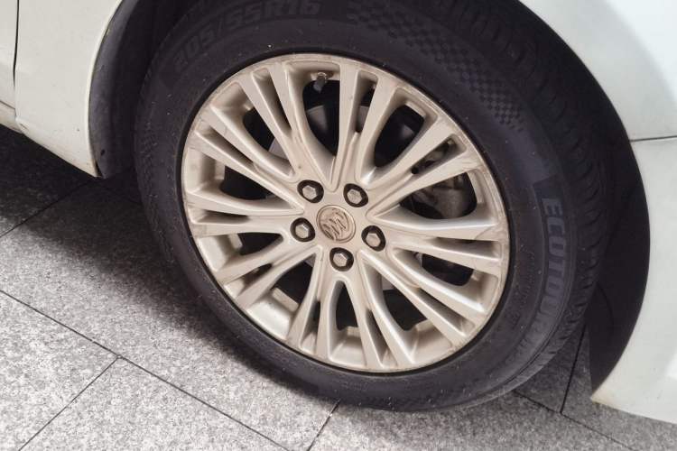 Used Buick GT 2016 15N Automatic Luxury Edition Right Front Wheel Hub