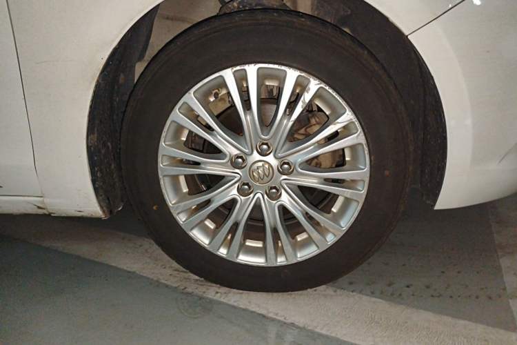 Used Buick GT 2016 15N Automatic Elite Edition Right Front Wheel Hub