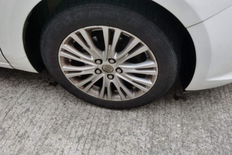 Used Buick GT 2016 15N Automatic Elite Edition Right Front Wheel Hub
