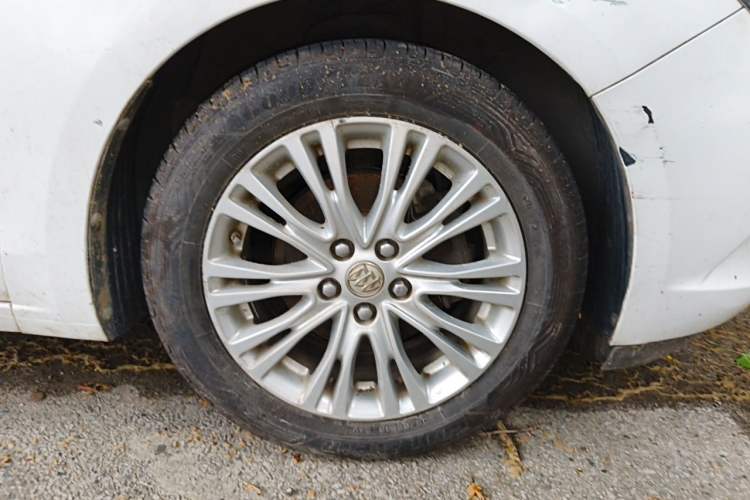 Used Buick GT 2016 15N Manual Elite Edition Right Front Wheel Hub